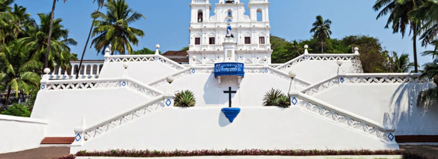 Goa : La plage de Baga et la basilique de Bom Jesus