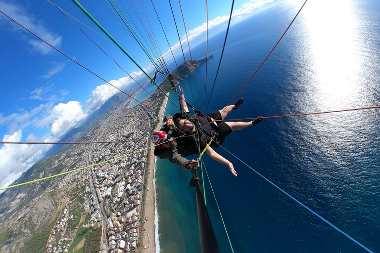 Alanya: Tandem Paragliding Flight with Hotel Pickup