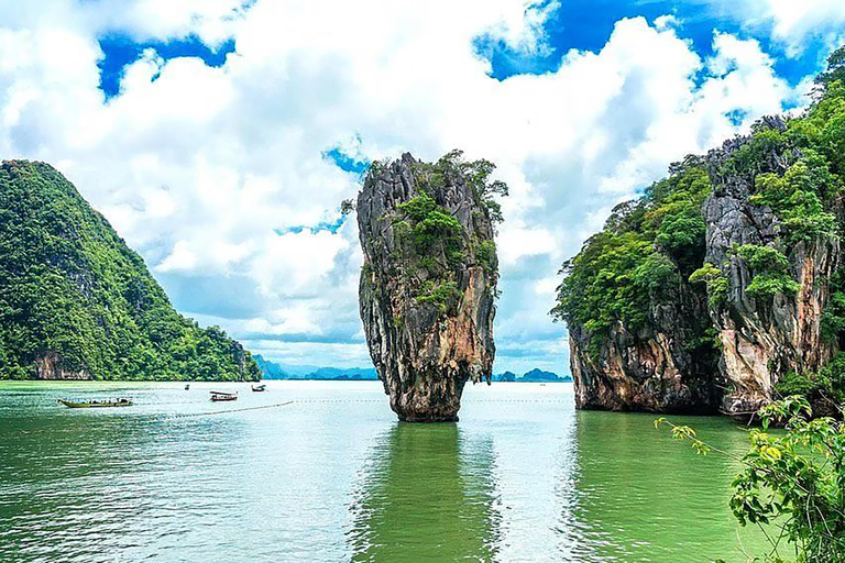 Phuket: James Bond eiland per grote boot met zeegrot kanoënPhuket: James Bond-eiland per grote boot met kanovaren in zeegrotten