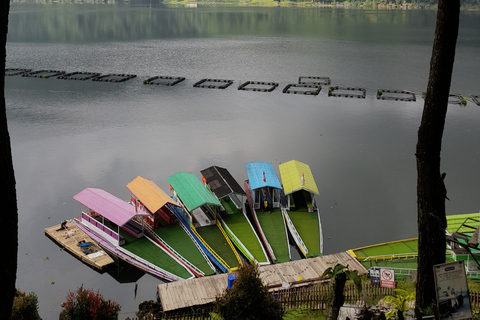 Yogyakarta: Menjer Lake Bamboo Boat Tour with Lunch
