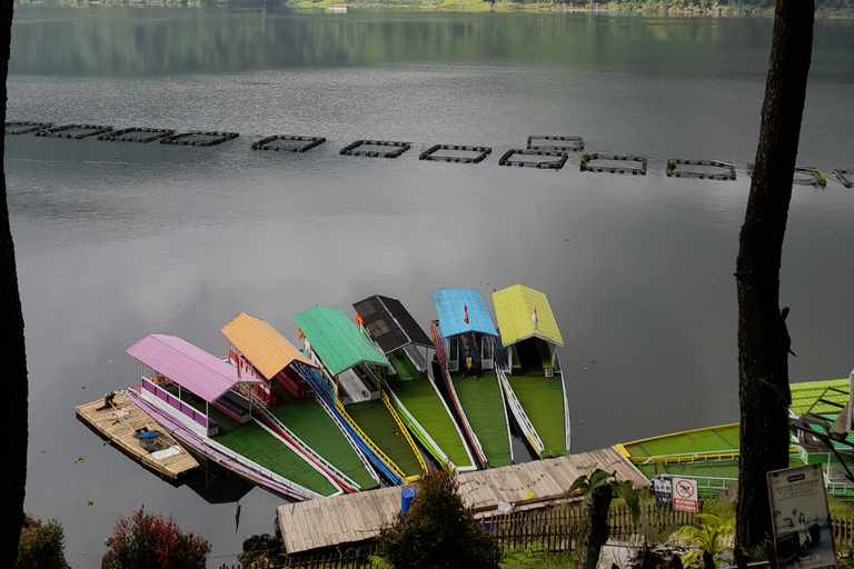 Yogyakarta: Menjer Lake Bamboo Boat Tour with Lunch