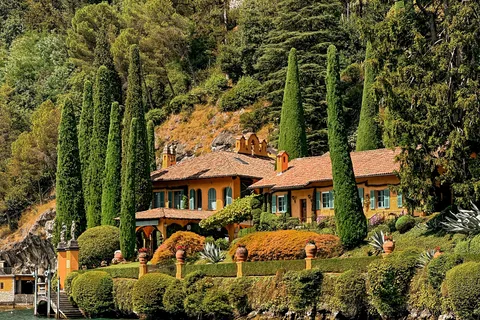 Como: Lake Como Private Guided Boat Tour