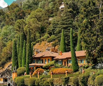 Como: Lake Como Private Guided Boat Tour