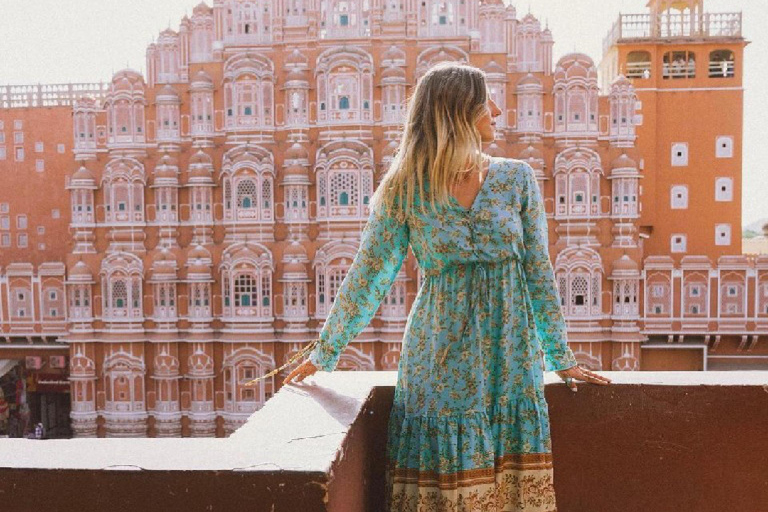 Från Delhi: Jaipur (Rosa staden) Privat dagsutflykt med bilPrivat resa med chaufför, bil och reseledare