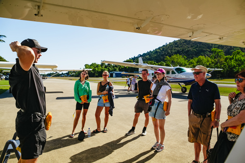 De Airlie Beach: Voo panorâmico de Whitsundays com traslado