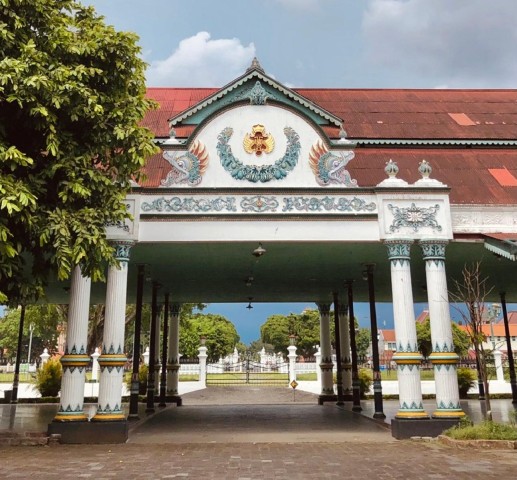 Visit Sultan Palace, Pramban Temple and Water Castle Guide Tour in Yogyakarta, Indonesia