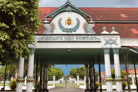 Palácio do Sultão, Templo de Prambanan e Castelo de Água Guia de turismo