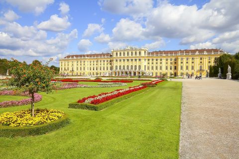 ウィーン：シェーンブルン宮殿＆庭園 優先入場ツアー