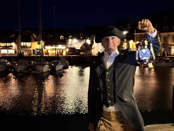 Padstow: Ghost Walk with Guide in Historical Costume