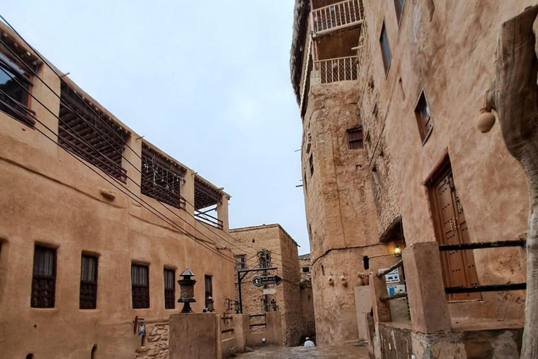 Muscat: Nizwa Fort and Old Al Hamra Village Full-Day Tour
