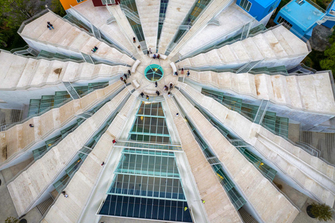 جولة بالدراجة في تيرانا مع مرشد محلي باللغة الإنجليزية أو التشيكية