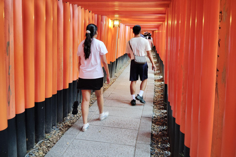 Kyoto: Upptäck varje del av den ikoniska helgedomen Fushimi InariPrivat tur