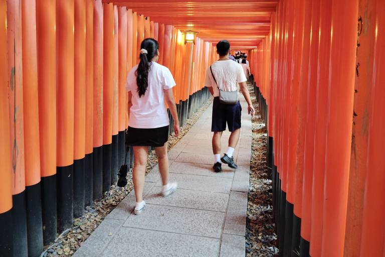 Kyoto: Upptäck varje del av den ikoniska helgedomen Fushimi InariPrivat tur