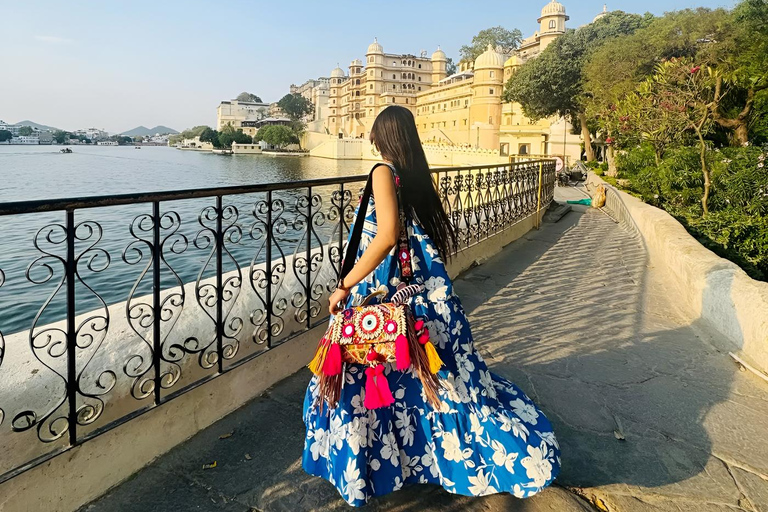 Udaipur: Private Half-Day Tour by Tuk-Tuk or CarHalf-Day Tour by Tuk-Tuk