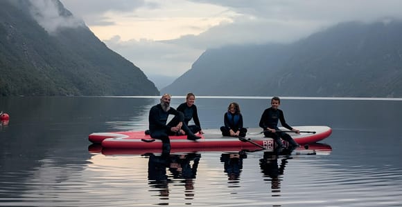 Ab Stavanger: Paddeltour im Frafjord & Wanderung zum Månafossen-Wasserfall