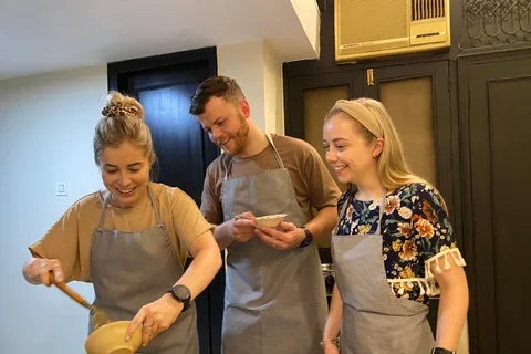 New Delhi: Indian Cooking Class in a Local Home