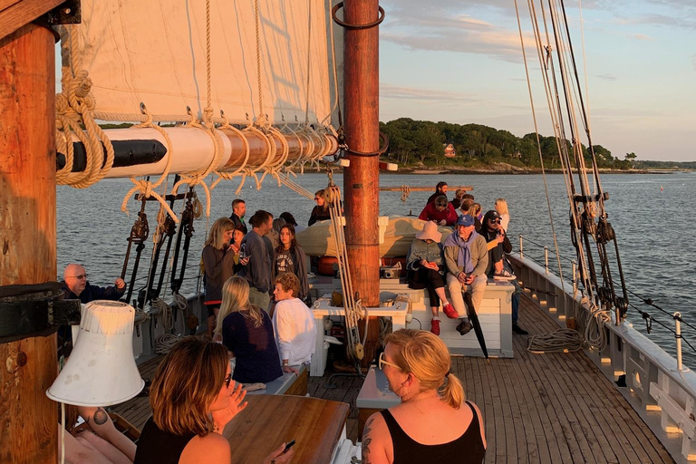 Portland, Maine: Sunset Windjammer Cruise Along the Coast