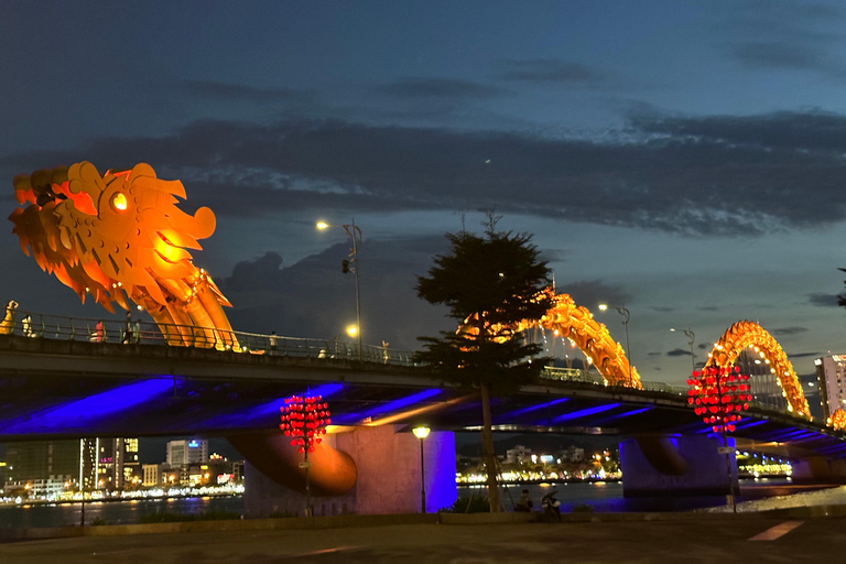 Da Nang: Tour gastronomico serale in motocicletta