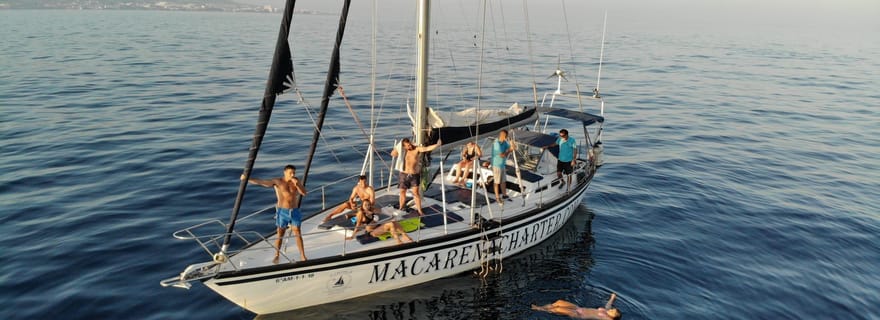 Fuengirola : Excursion en voilier pour l'observation des dauphins, avec boissons incluses