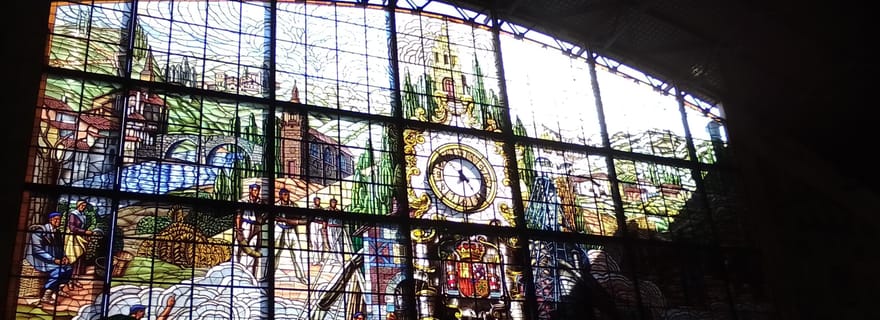 Bilbao : Je suis un guide qui présente l'histoire de la ville de Bilbao.