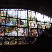 Bilbao: I am a tour guide who shows the history of the town of Bilbao.