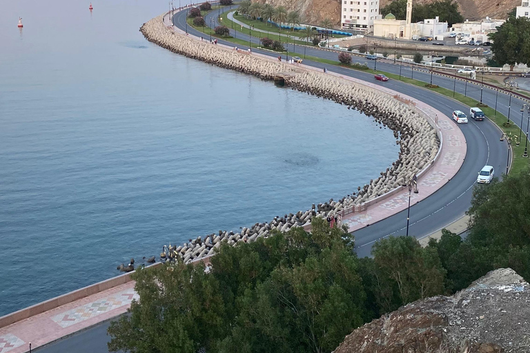 Mascate: Tour de la ciudad al atardecer con guía local