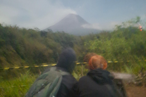 Yogyakarta : excursion nocturne au volcan Merapi avec observation de la lave et des étoilesYogyakarta : Excursion nocturne au volcan Merapi avec observation de la lave et des éto