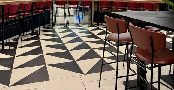 NAP Naples International Airport: Pearl Lounge Access