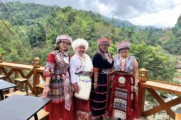 Hanoi: Private tour 2-Days Sapa and Cat Cat Village TrekHanoi: Group tour 2-Days Sapa and Cat Cat Village Trek