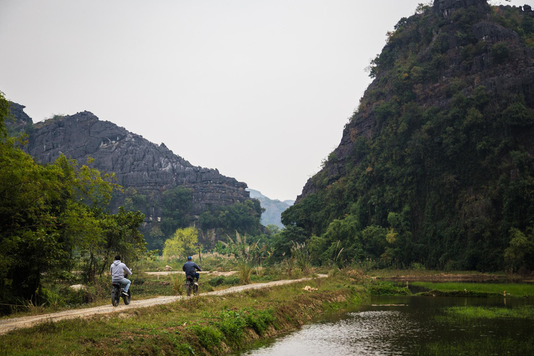 Tour in E-Bike di Ninh Binh - Paesaggi segreti di Tam Coc