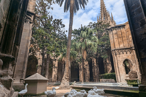 Barcelona: Old Town Private Walking Tour of Past and Present 2H - Guided tour in Spanish with Fábio