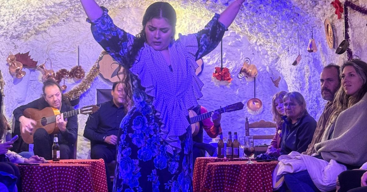 グラナダサクロモンテ洞窟でのジンカレ・フラメンコ・ショー