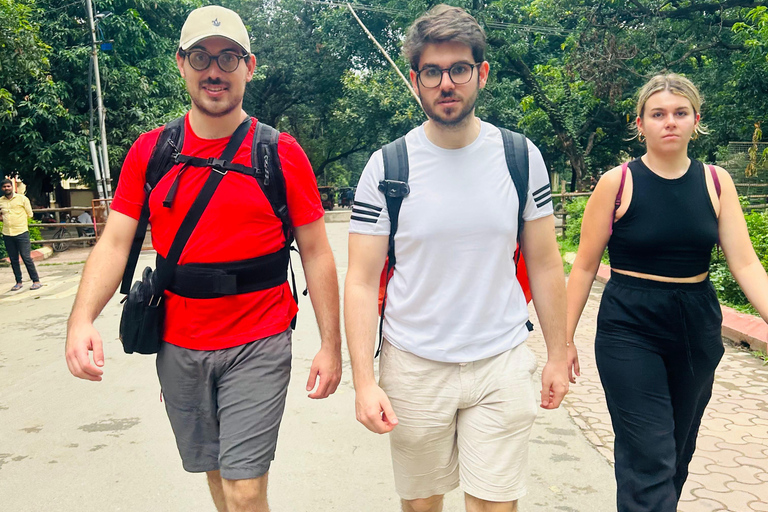 Varanasi: 12 Jyotirlinga Yatra – Guided Journey by Omvity