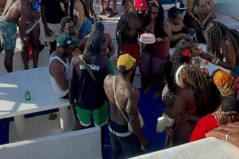 Punta Cana: Hip-Hop Party Boat with Open Bar,Live Dj & nat.P