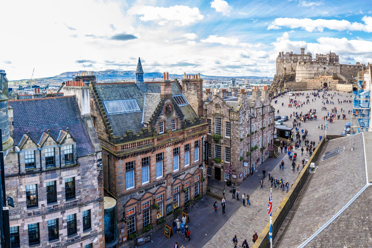Greyfriars Kirkyard and Edinburgh Castle Private Guided Tour 5-hour: Greyfriars Kirkyard, Edinburgh Castle & Transport