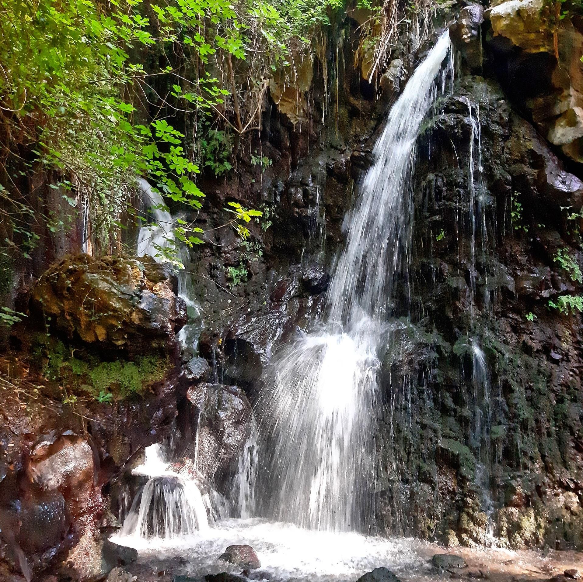 Vitozza, die verlorene Stadt, einfaches Trekking und die Quellen des Flusses Lente
