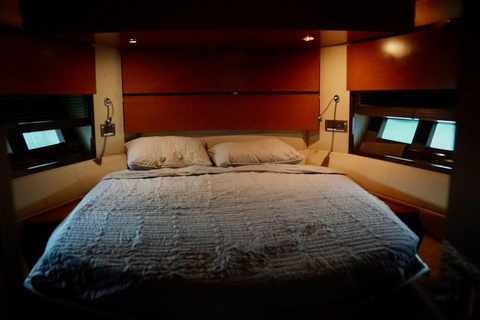 Cancún: Prywatny jacht Azimut 47 Fly - 6 godzin na Isla MujeresCancún: Prywatny jacht Azimut 47 Fly – 6 godzin na wyspę Isla Mujeres