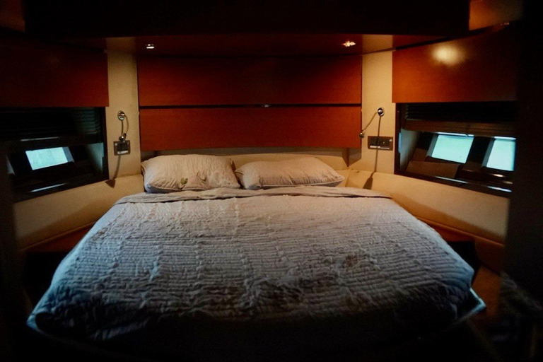 Cancún: Prywatny jacht Azimut 47 Fly - 6 godzin na Isla MujeresCancún: Prywatny jacht Azimut 47 Fly – 6 godzin na wyspę Isla Mujeres