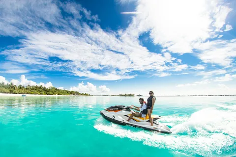 Doha: Esperienza di guida autonoma di moto d'acqua con servizio di prelievo e rientro