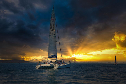 Cape Town: Sunset Catamaran Cruise with Sparkling Wine