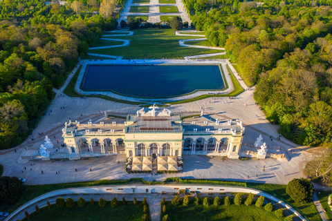 Vienna: Tour con salta la fila del Castello di Schonbrunn e dei Giardini di SchonbrunnTour del Castello e dei Giardini di Schonbrunn in inglese