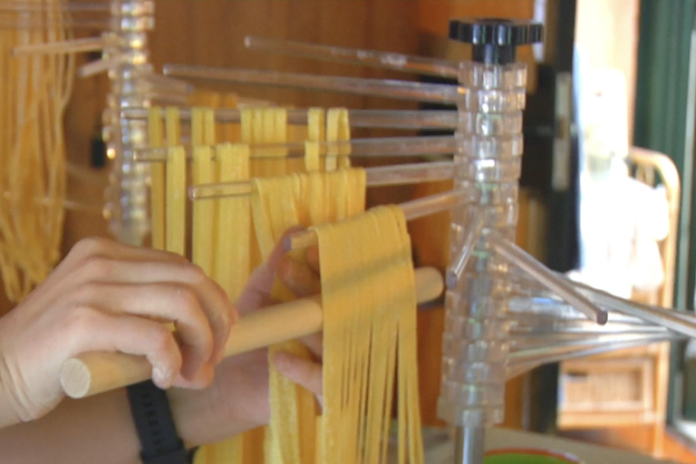 Milán: Clase de Pasta Fresca y Tiramisù en una Casa Histórica