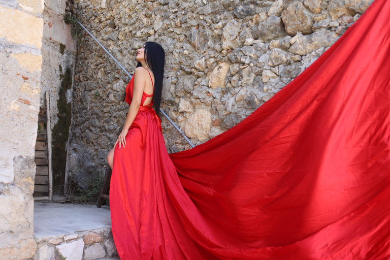 Fethiye: Privé fotoshoot in de buitenlucht met vervoer van het hotelFethiye: Privé fotoshoot in de buitenlucht bij zonsondergang met lange jurk