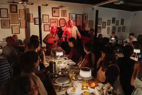 Lisboa: Fado & Tour gastronómico com espetáculo ao vivo e jantar tradicional
