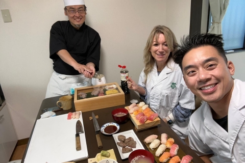 Sushi-Zubereitungsstunde mit einem Einheimischen nach dem Einkaufen in:Tsukiji