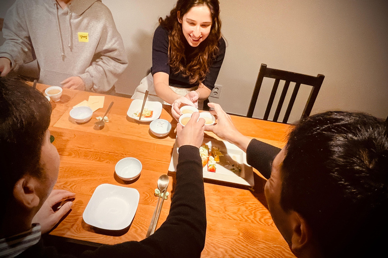 Seoul: Korean Heirloom Rice Cooking Class with Korean Liquor