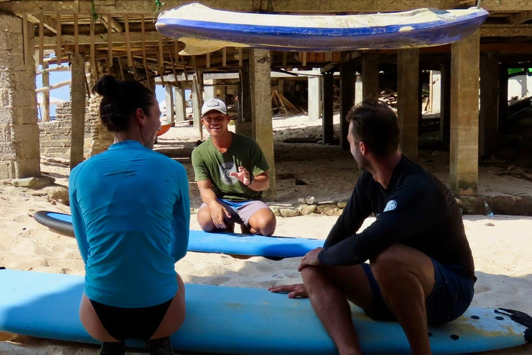 Uluwatu : cours de surf pour débutants et intermédiairesLeçon de surf à Uluwatu