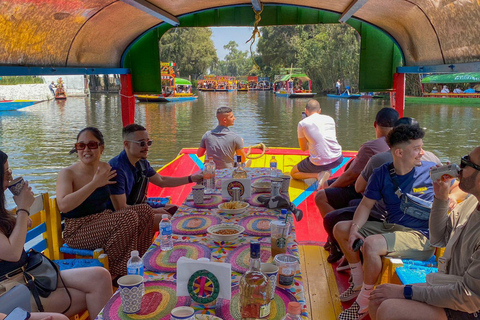 Ciudad de México: Fiesta en barco en Xochimilco con bebidas y aperitivos