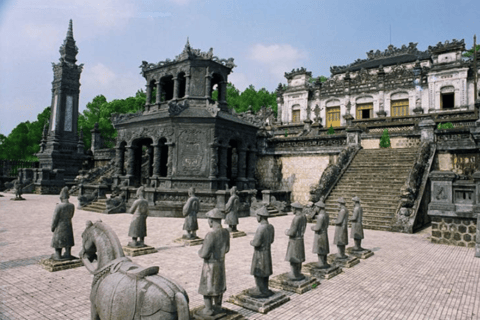 Hai Van Pass y Exploración de la Ciudad de Hue Día Completo | Da Nang, Hoi AnServicio de recogida y regreso desde Da Nang - Máximo 12 Pax