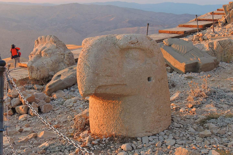 Da Istanbul: Göbekli Tepe e Monte Nemrut Tour di 2 giorniDa Istanbul: tour giornaliero di Göbekli Tepe e Şanlıurfa